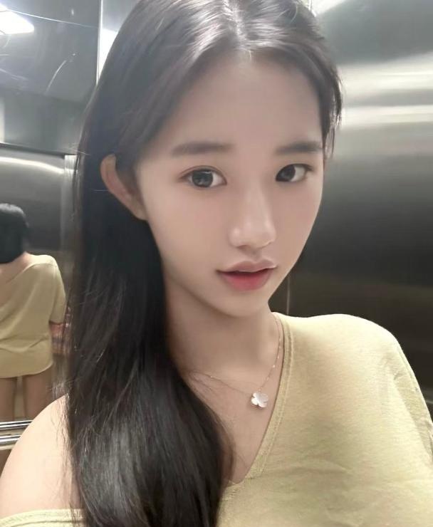 清纯反差萌妹