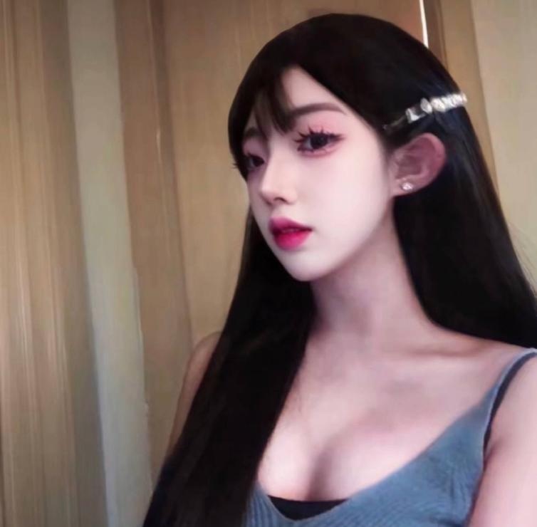 湖里水多翘臀嫩妹