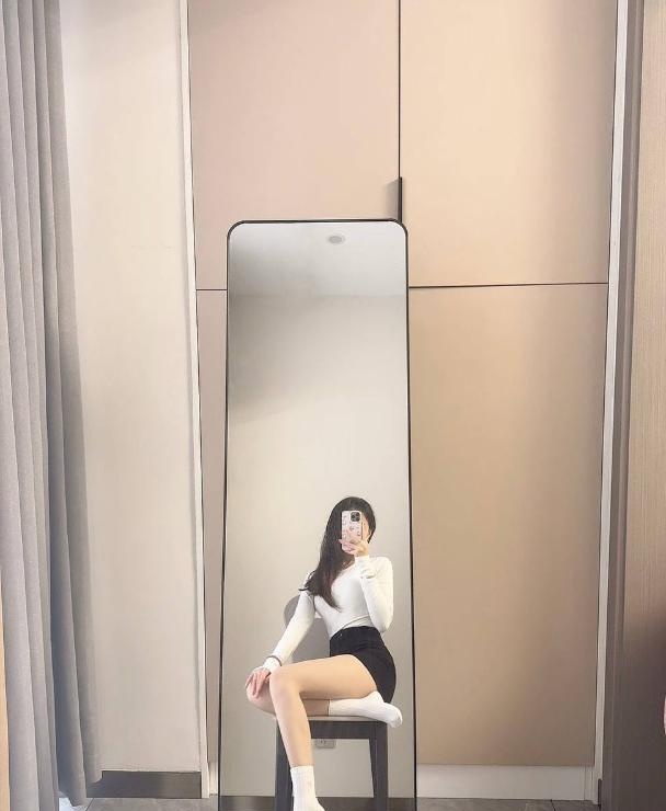 湖里水多翘臀嫩妹