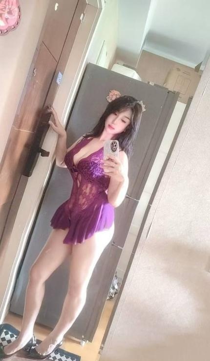 身材高挑丰满大胸老师