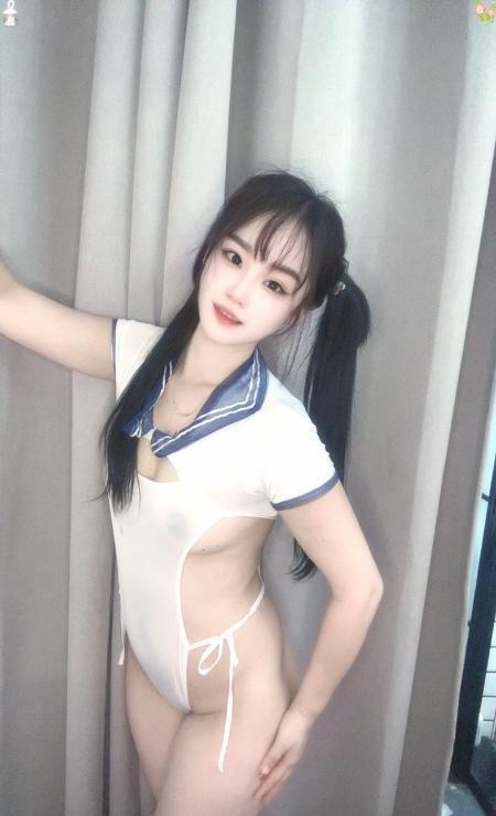 双马尾大胸妹子