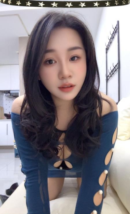 滨江美胸老板娘