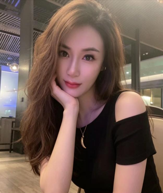 长腿巨奶美少妇