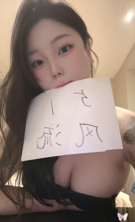 大胸闷骚喷水微胖妹妹