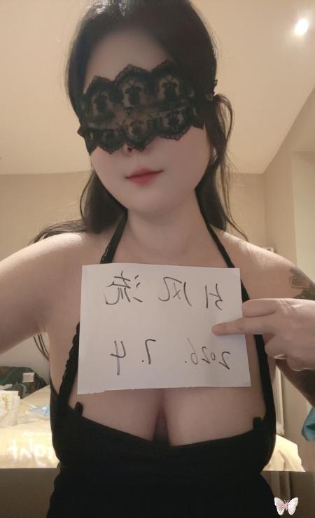 大胸闷骚喷水微胖妹妹