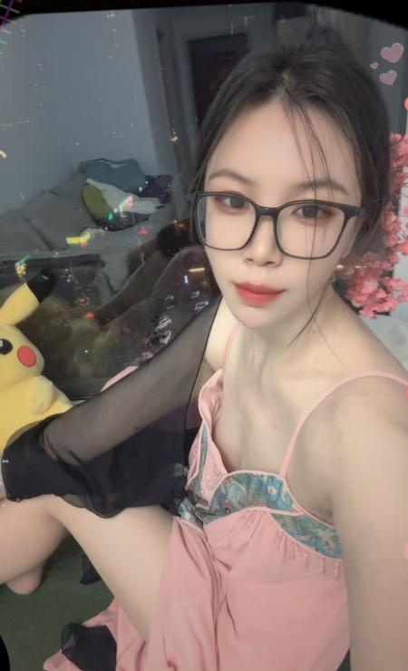 铁西眼镜气质美女
