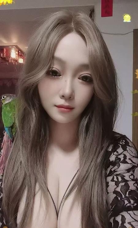 D奶热情喷水少妇