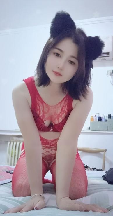 舌吻红色情欲小浪妇
