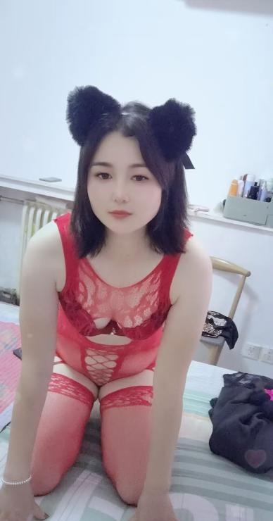 舌吻红色情欲小浪妇