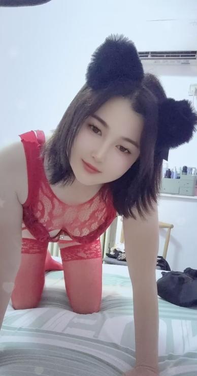 舌吻红色情欲小浪妇
