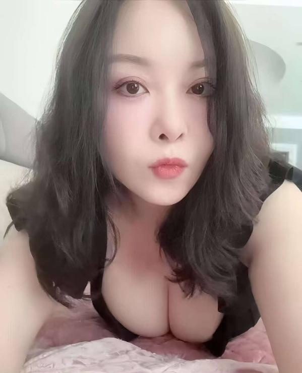 风骚大奶服务控骚少妇