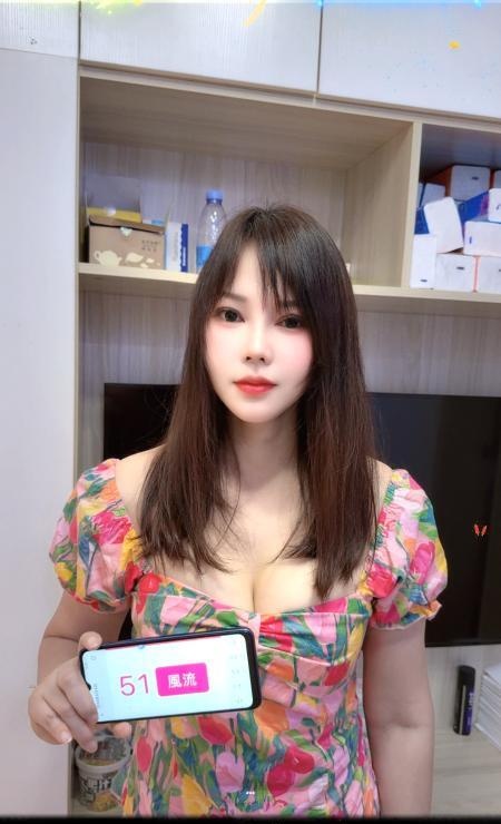 后入翘臀大奶小英