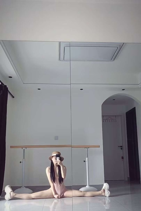 一字马大胸舞蹈老师