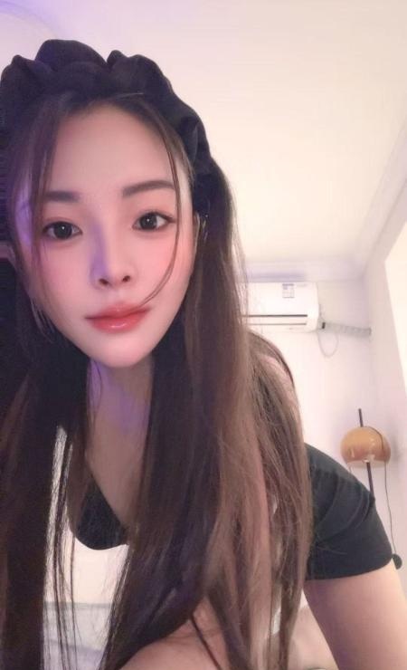 前凸后翘性感老师
