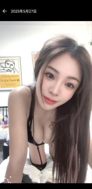 前凸后翘性感老师
