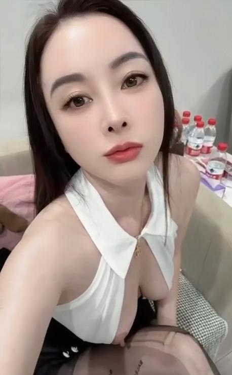 三刷制服诱惑安妮老师