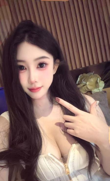 肤白貌美性感美乳老师