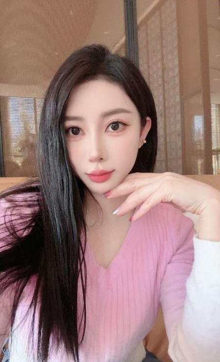 肤白貌美性感美乳老师