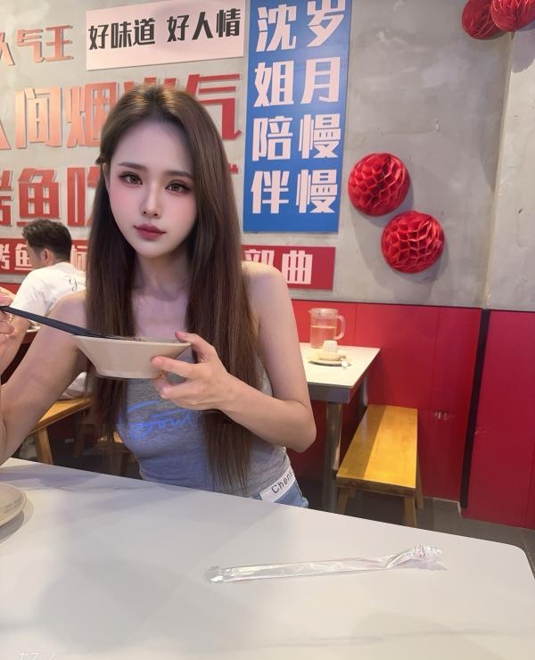 红土地轻轨站附近小娜