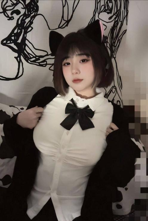 肥嘟嘟的洛洛小朋友