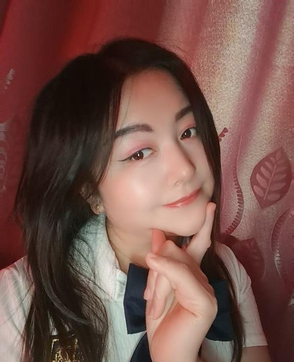 湖塘性感少妇白云