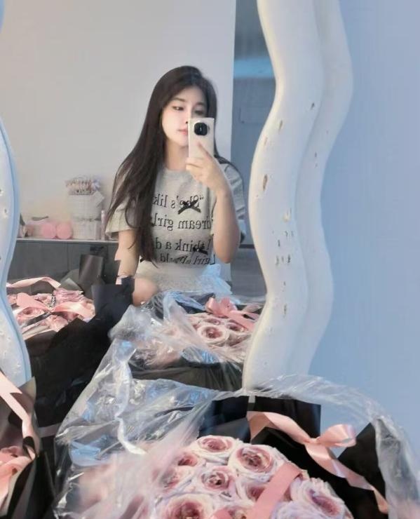 颜值cc肤白貌美