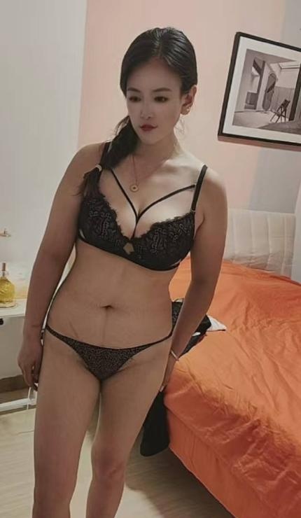 丰乳肥臀美艳少妇