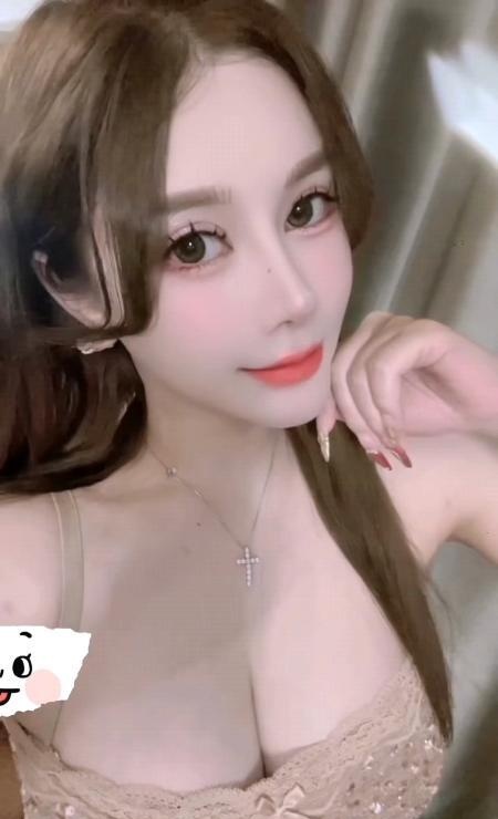 性感大胸御姐