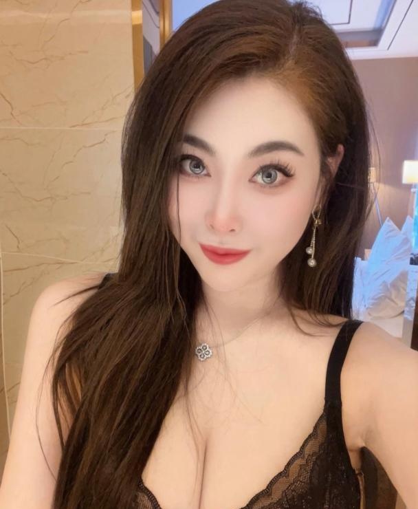 E奶高挑美少妇萝拉