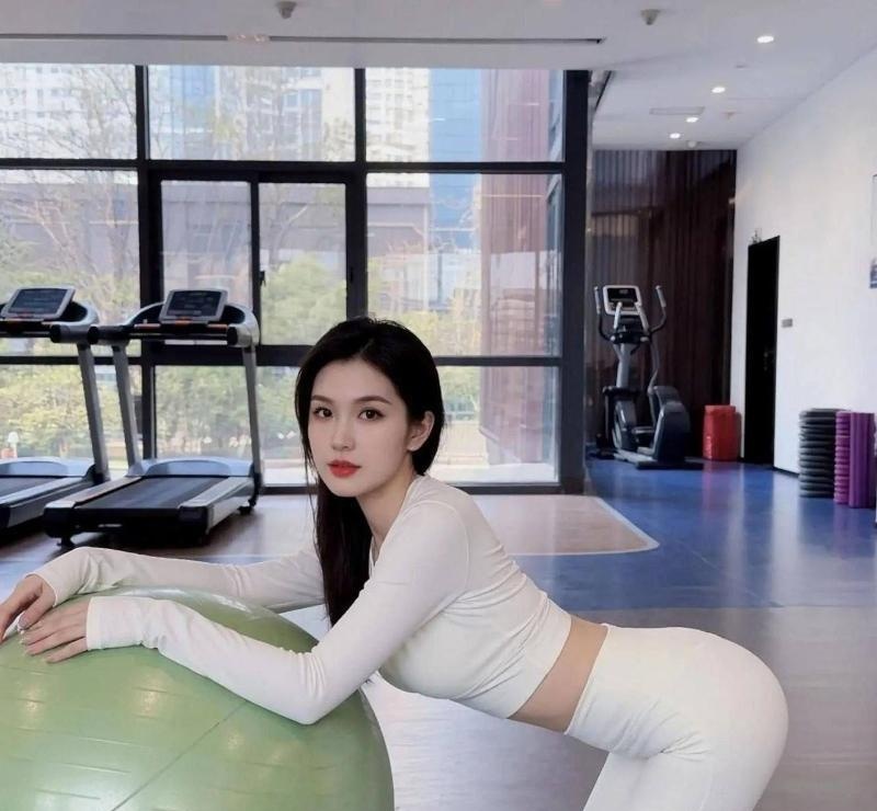 成都兼职性感瑜伽妹