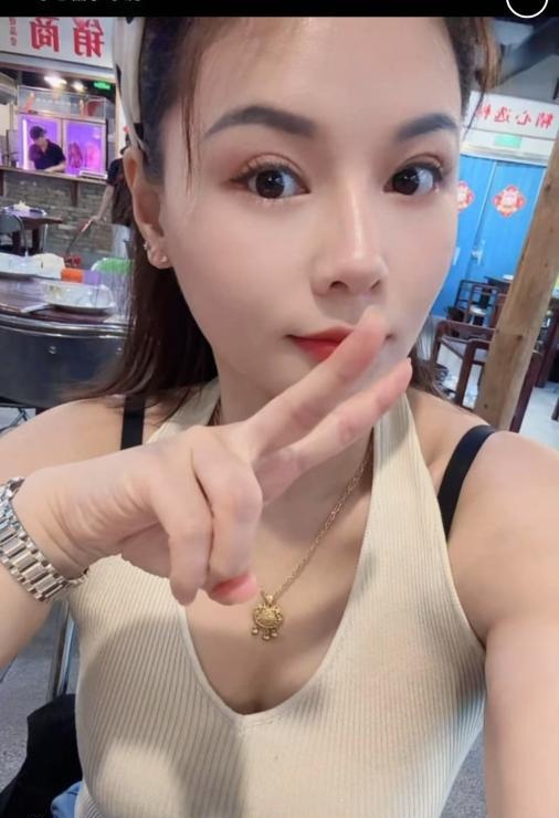 滨江口爆女王