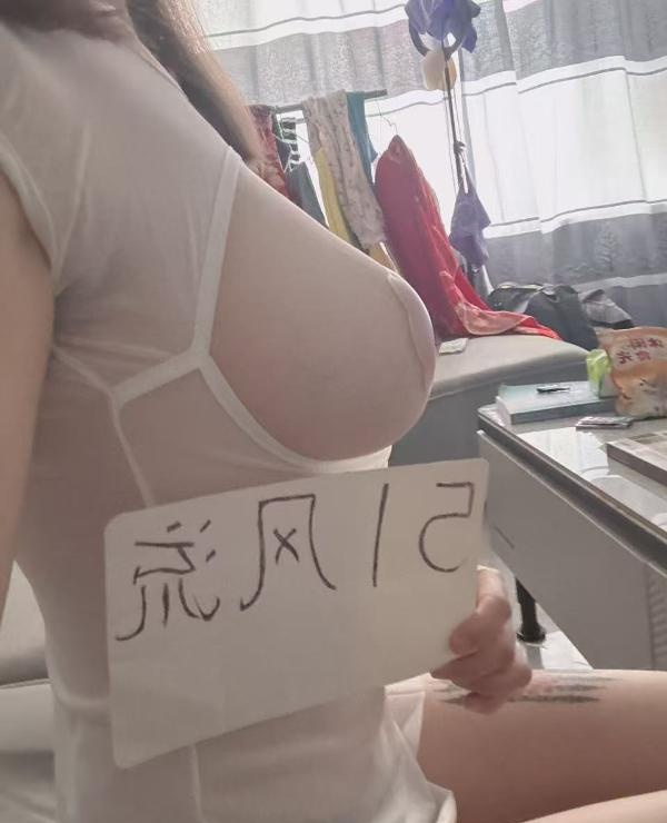 巨乳喷水少妇