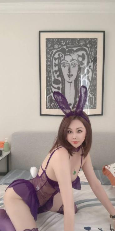 午休偷情翘臀骚穴