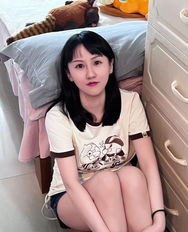 年轻妹儿喵喵