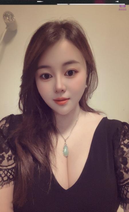风情D奶美妇