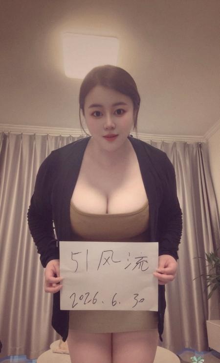 风情D奶美妇