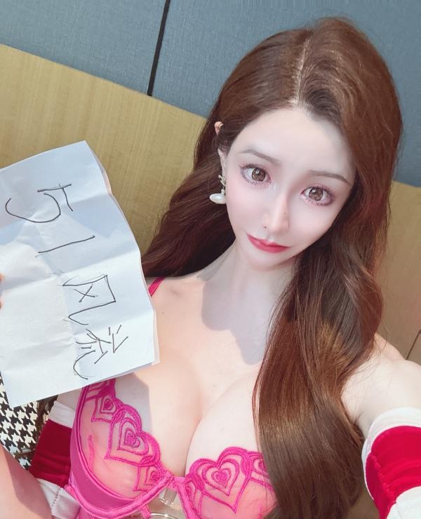 性感Ts带把女孩