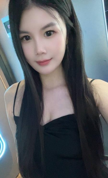 白云肤白大长腿御姐