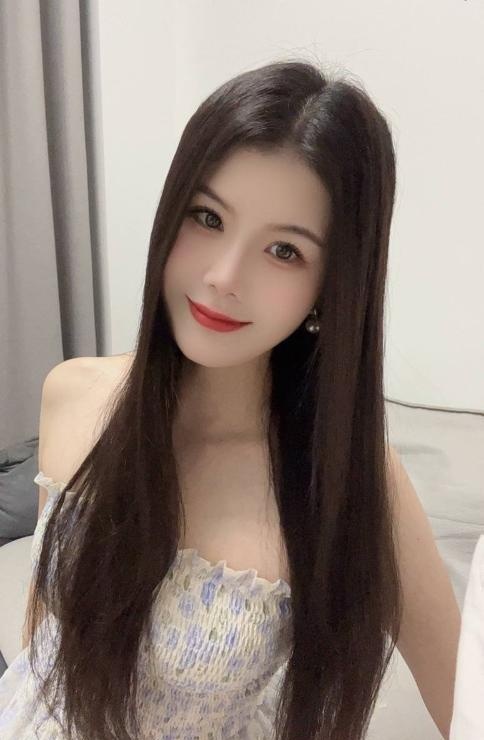 白云肤白大长腿御姐
