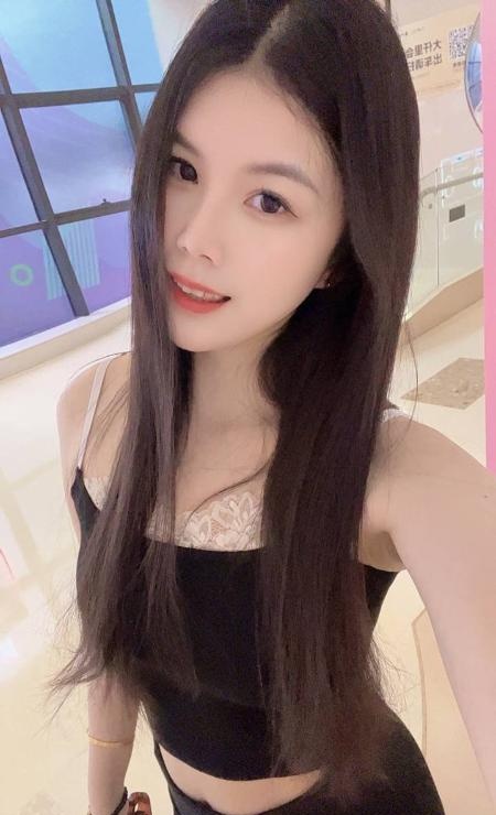 白云肤白大长腿御姐