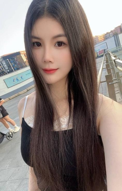 白云肤白大长腿御姐