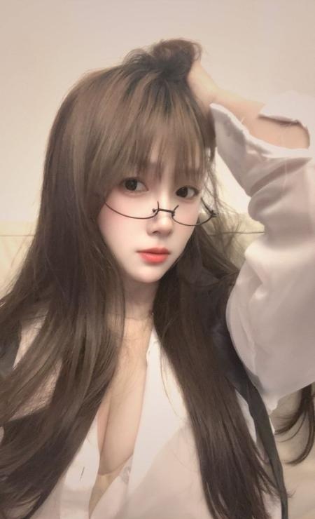 八爪椅明艳少妇