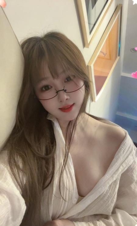 八爪椅明艳少妇