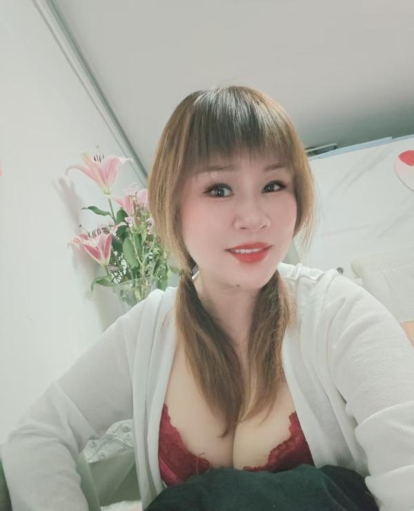 白云爆乳美少妇