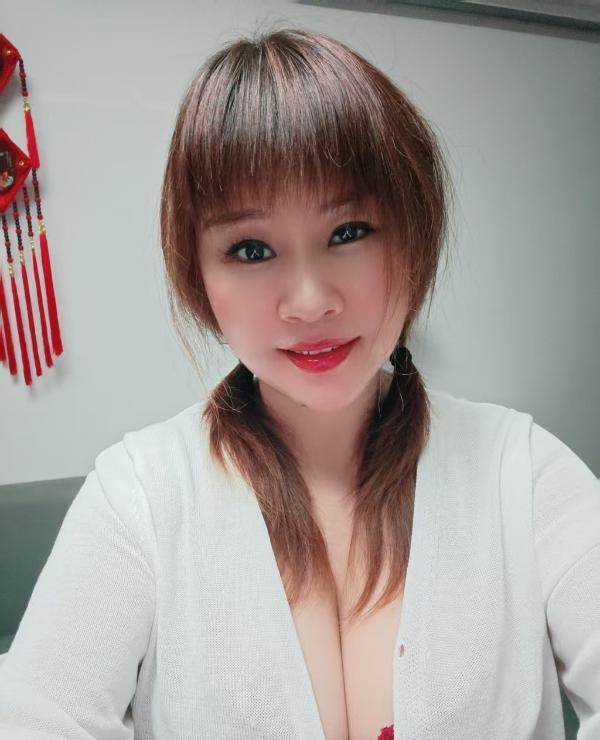 白云爆乳美少妇