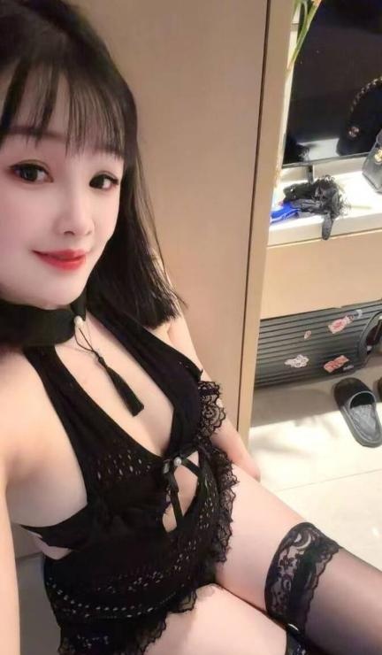 上城服务系蜜桃臀梨子