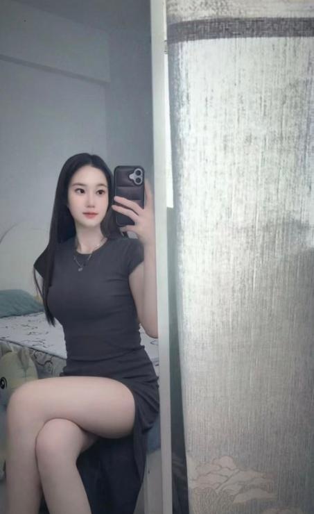 性感胸大身材好