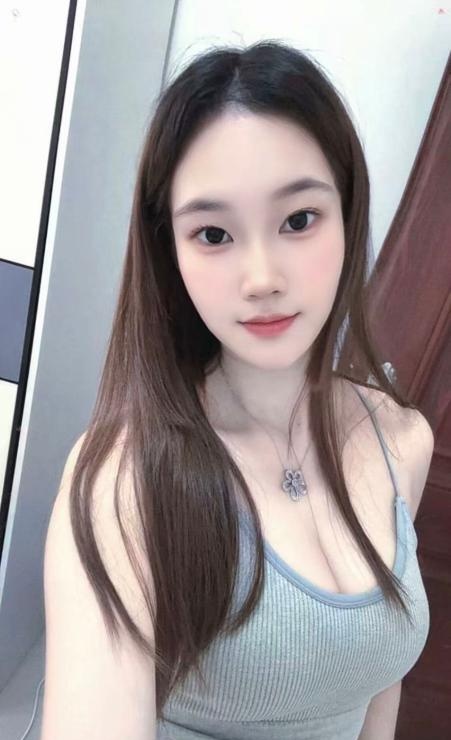 性感胸大身材好