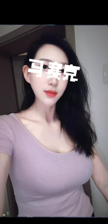神似JULIA的小芳