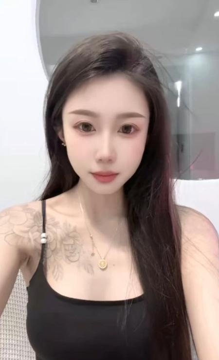 黑丝长腿俏佳人